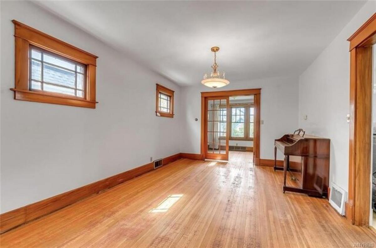 Picture of Home For Sale in Kenmore, New York, United States