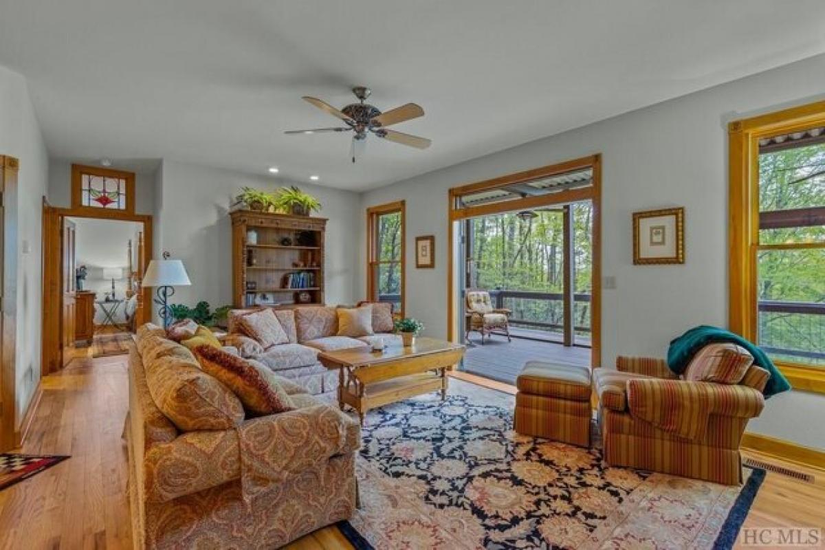 Picture of Home For Sale in Highlands, North Carolina, United States