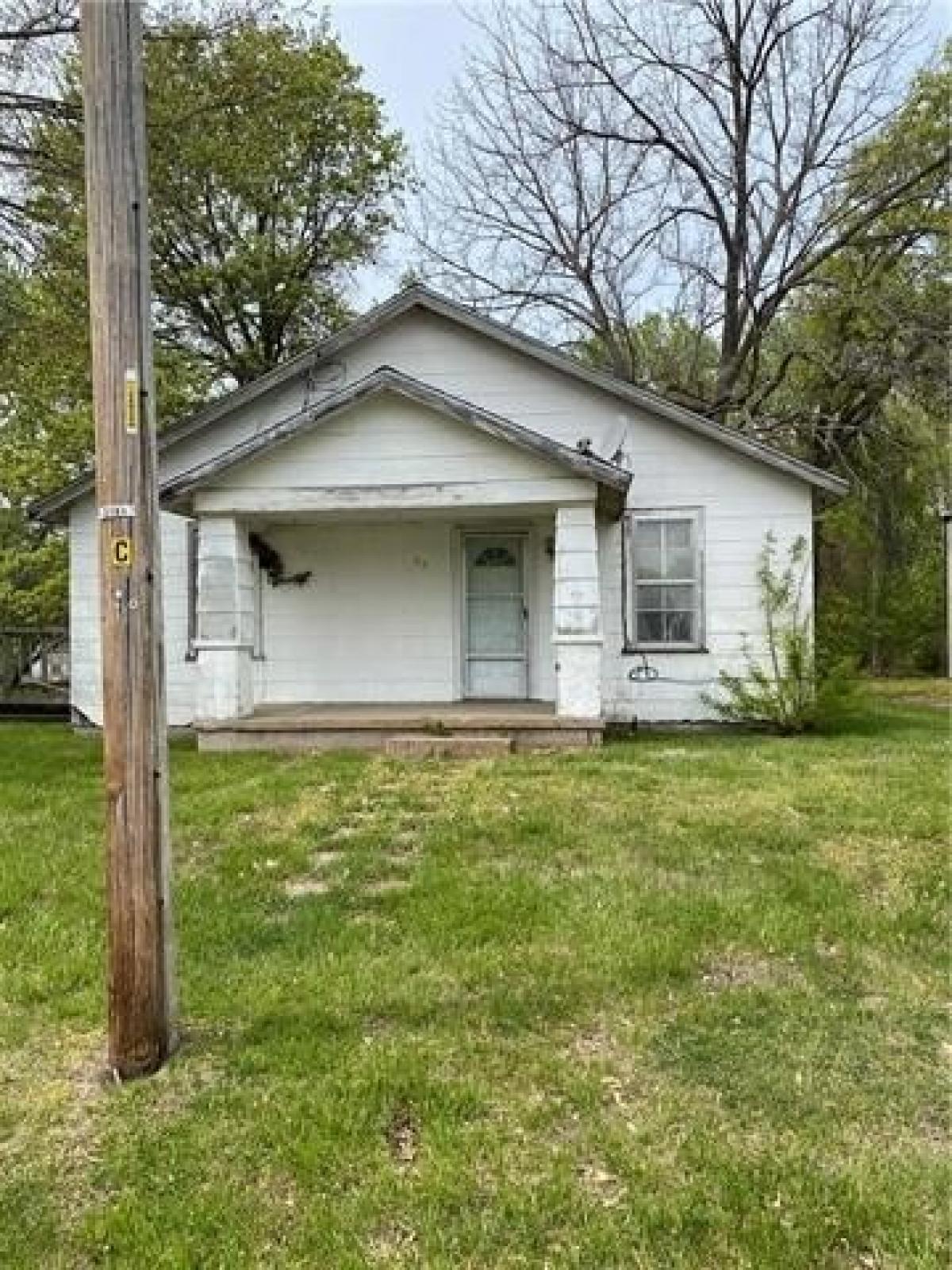 Picture of Home For Sale in Windsor, Missouri, United States