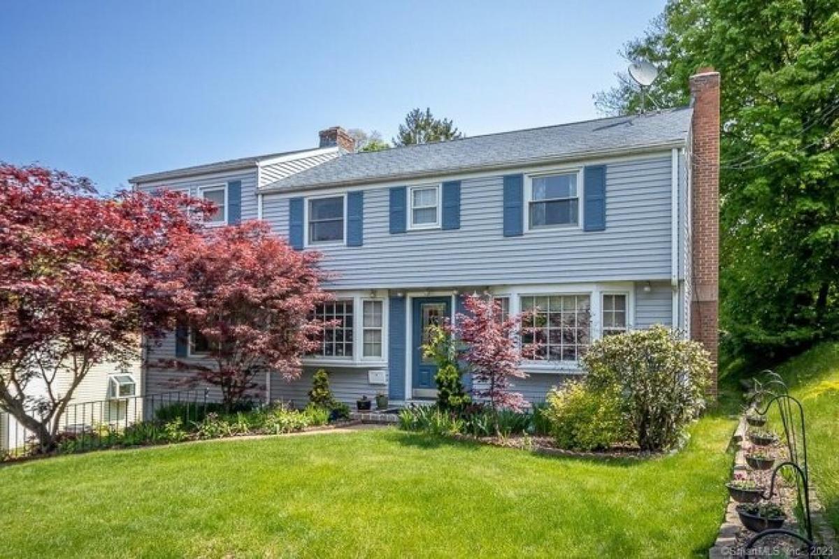 Picture of Home For Sale in Newington, Connecticut, United States