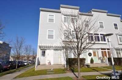 Home For Sale in Arverne, New York