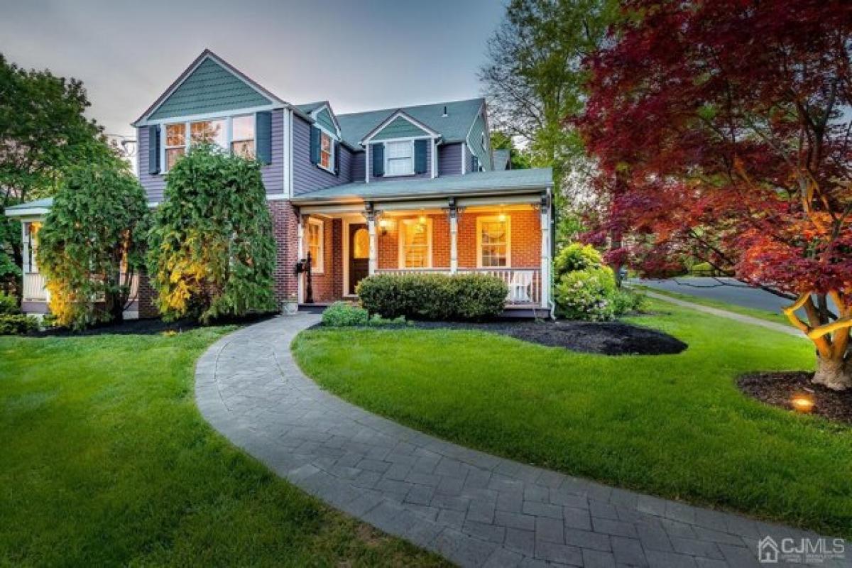 Picture of Home For Sale in Metuchen, New Jersey, United States
