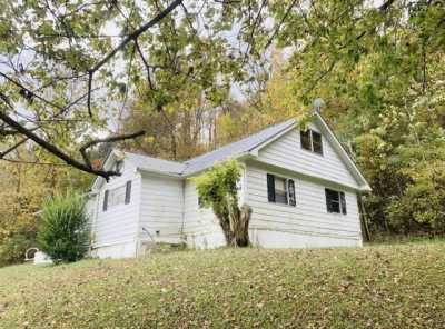 Home For Sale in Oneida, Kentucky