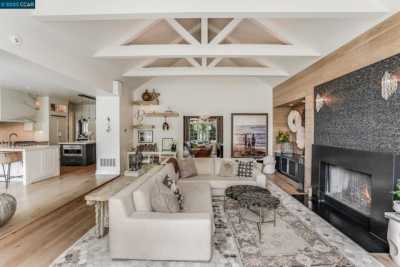 Home For Rent in Orinda, California
