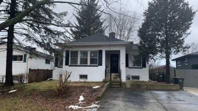 Home For Sale in Wood Dale, Illinois