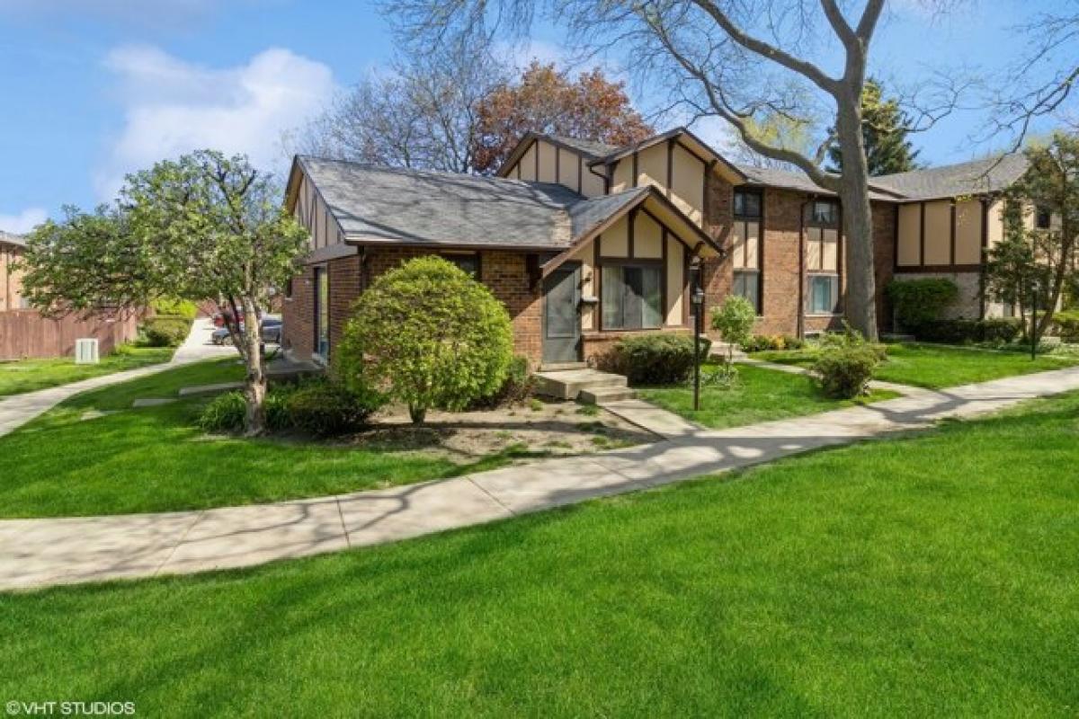 Picture of Home For Sale in Villa Park, Illinois, United States