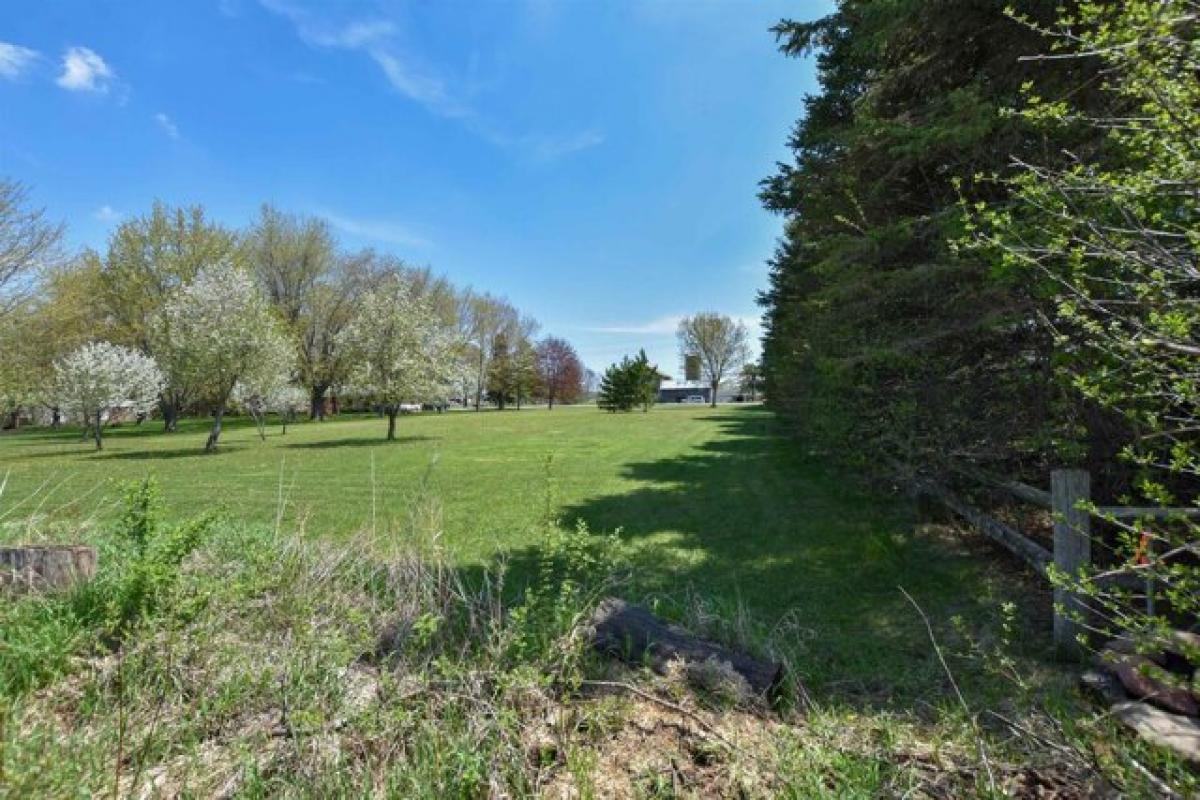 Picture of Residential Land For Sale in Neenah, Wisconsin, United States