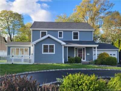 Home For Sale in Trumbull, Connecticut