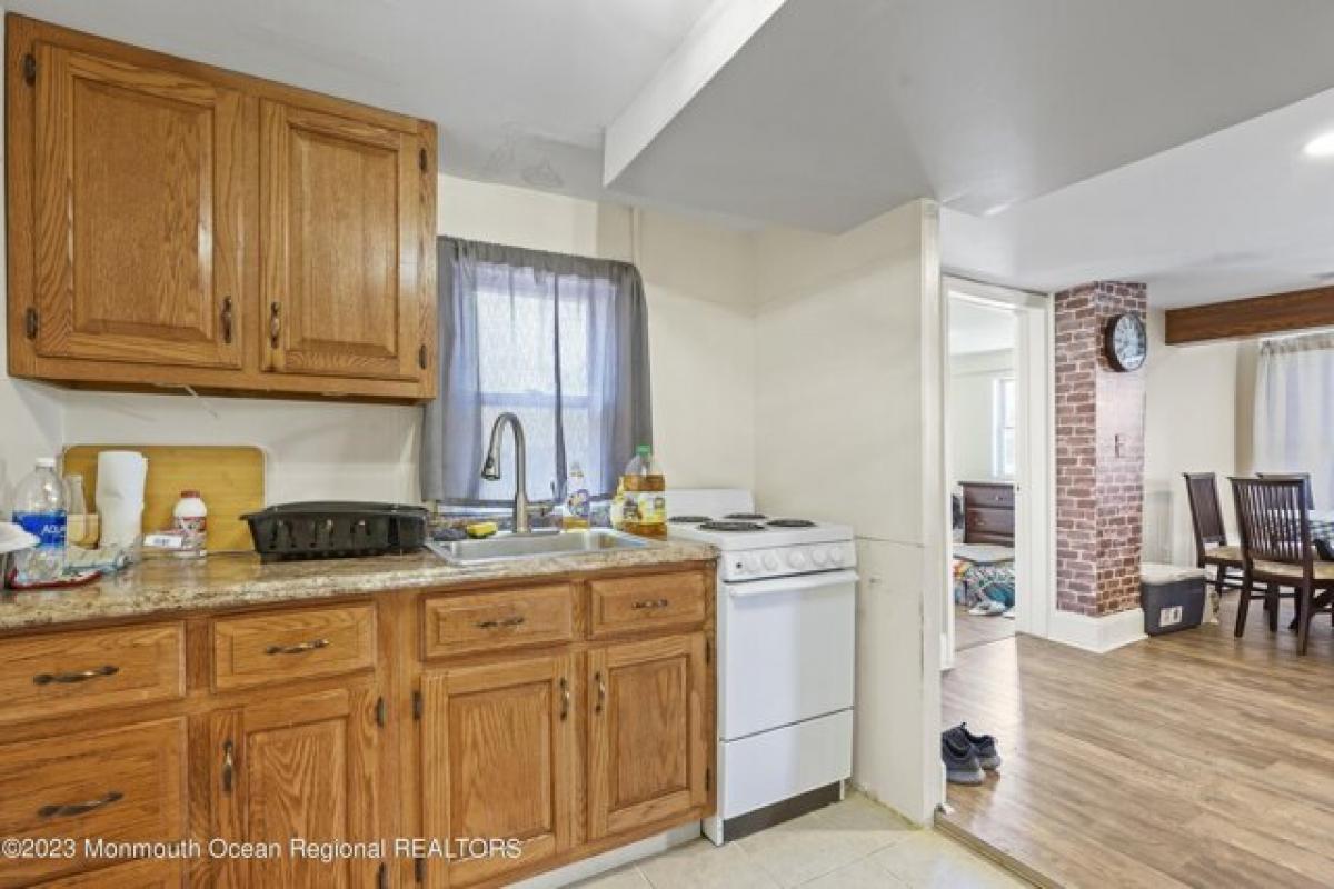 Picture of Home For Sale in Asbury Park, New Jersey, United States