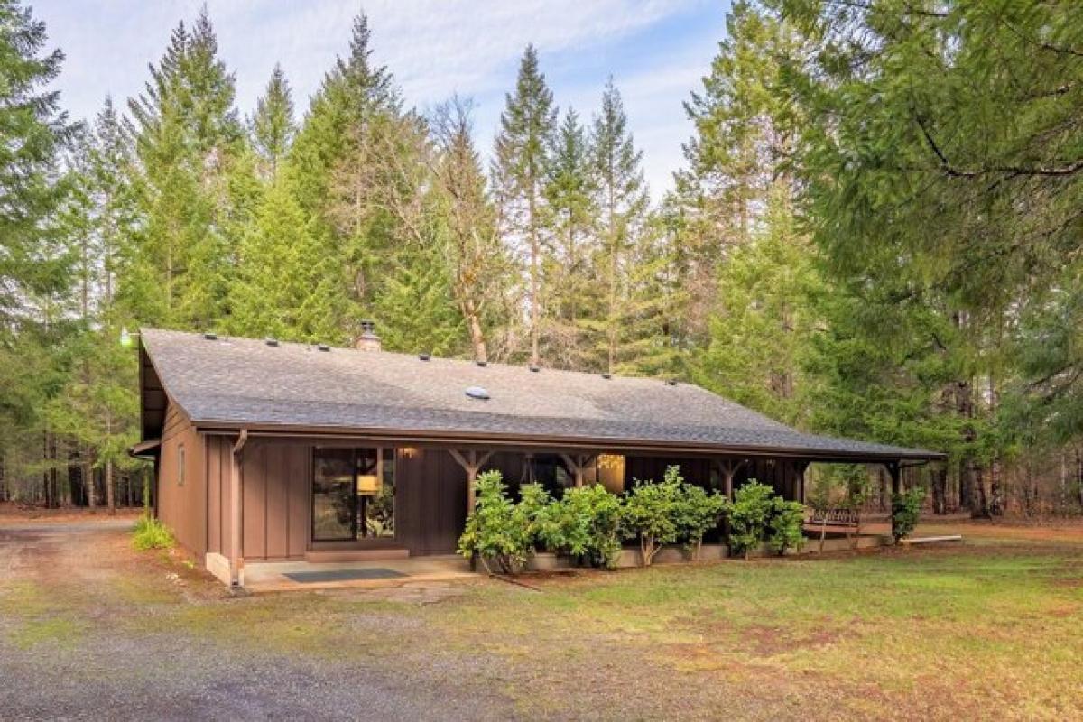 Picture of Home For Sale in Cave Junction, Oregon, United States