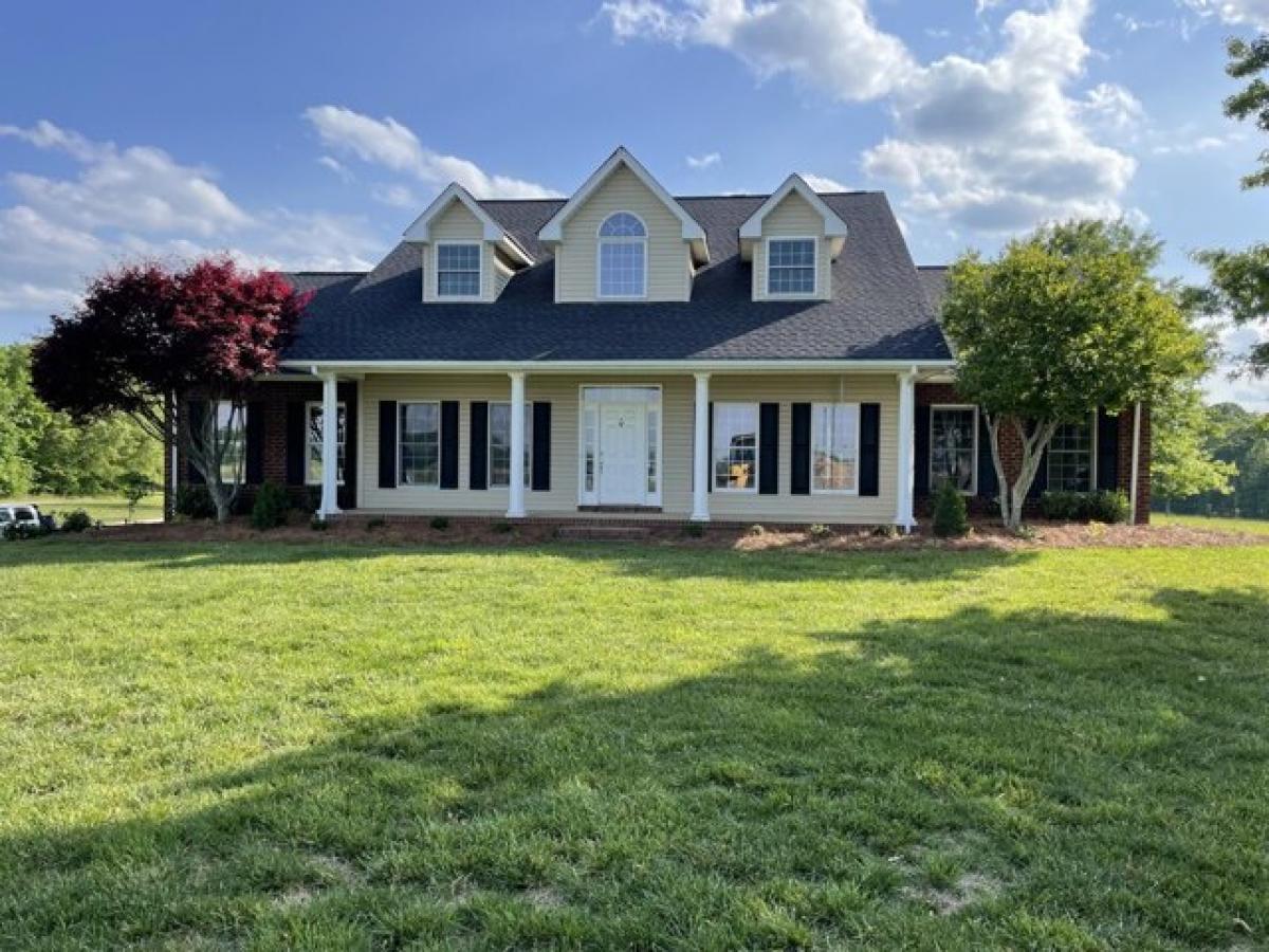 Picture of Home For Sale in Cedar Hill, Tennessee, United States