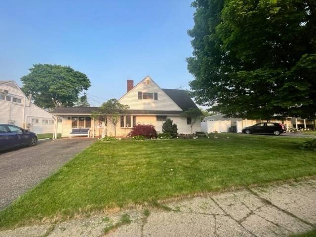 Picture of Home For Sale in Wantagh, New York, United States