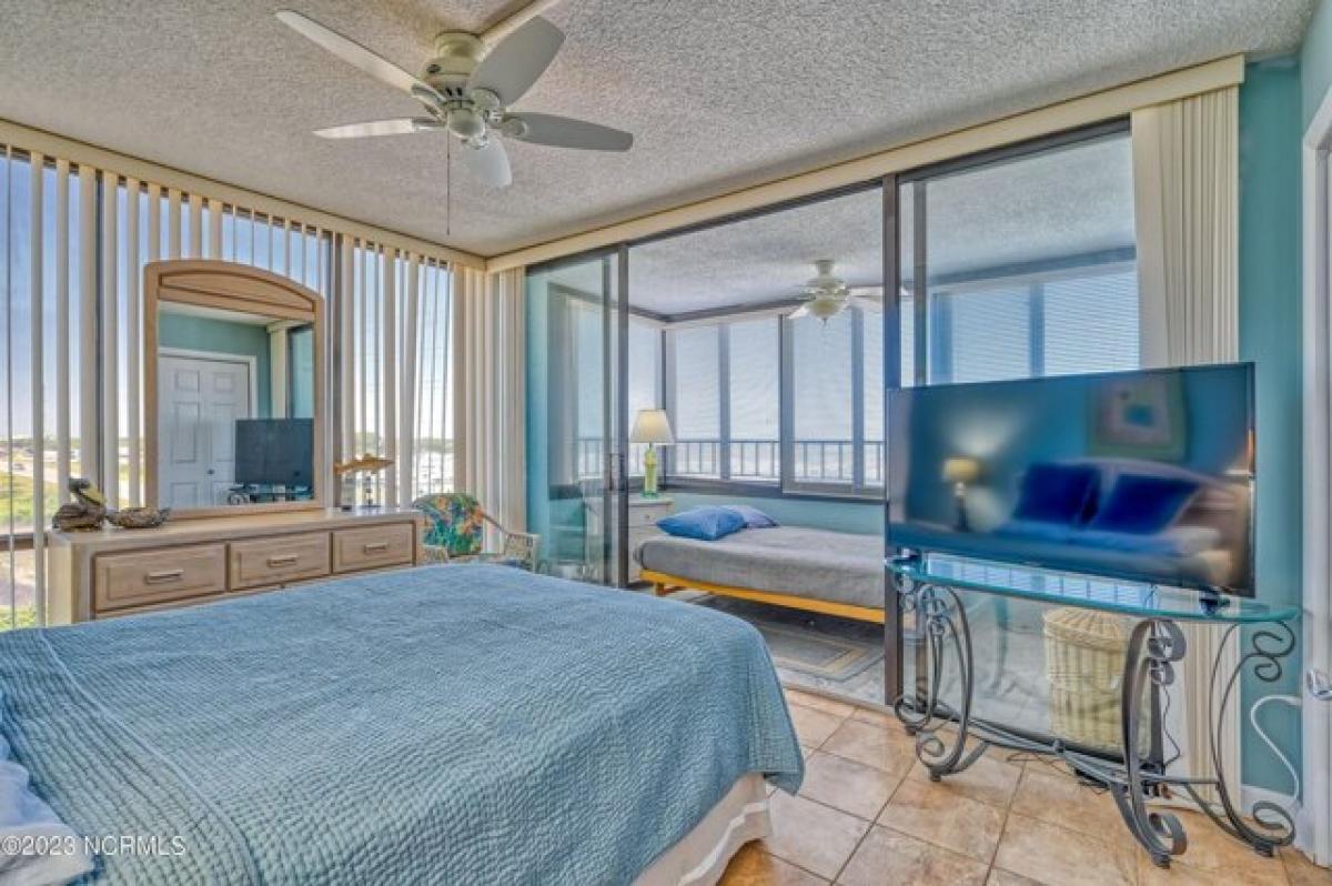 Picture of Home For Sale in North Topsail Beach, North Carolina, United States