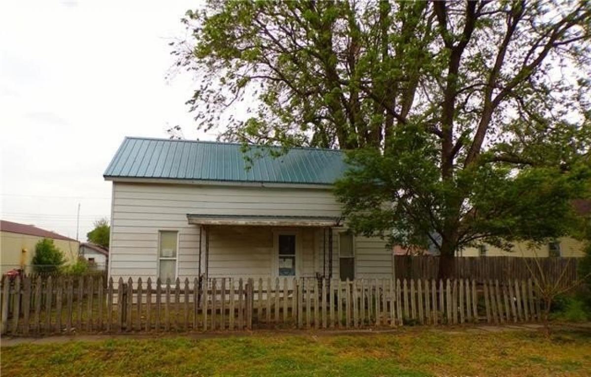 Picture of Home For Sale in Orrick, Missouri, United States