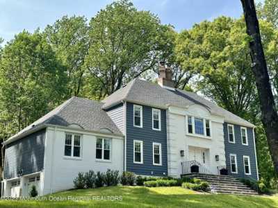 Home For Sale in Holmdel, New Jersey