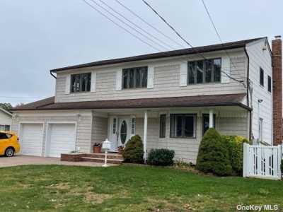 Home For Rent in West Babylon, New York