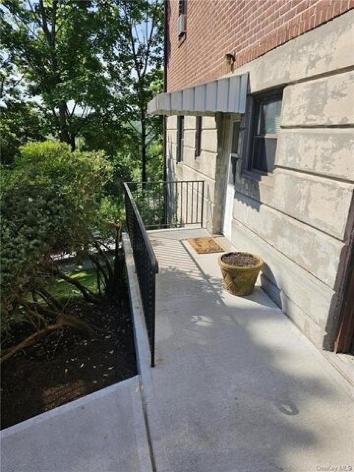 Picture of Home For Sale in Tarrytown, New York, United States