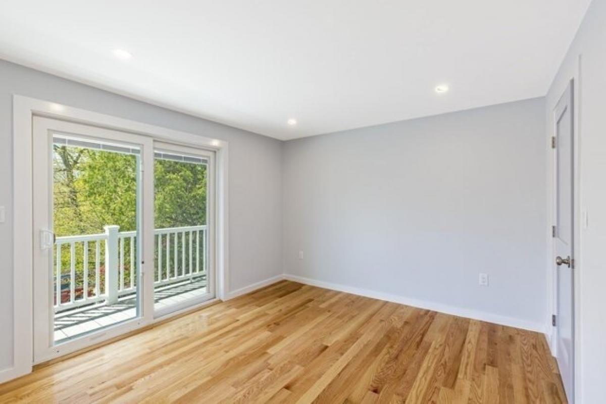 Picture of Home For Sale in Waltham, Massachusetts, United States