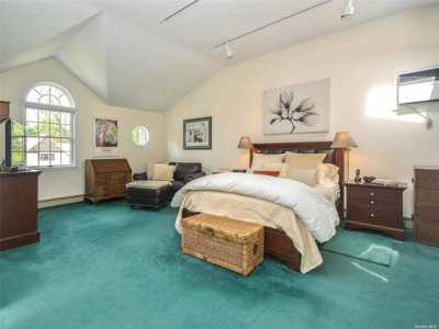 Home For Sale in Manhasset, New York