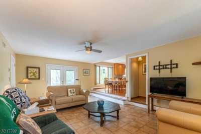 Home For Sale in Kinnelon, New Jersey