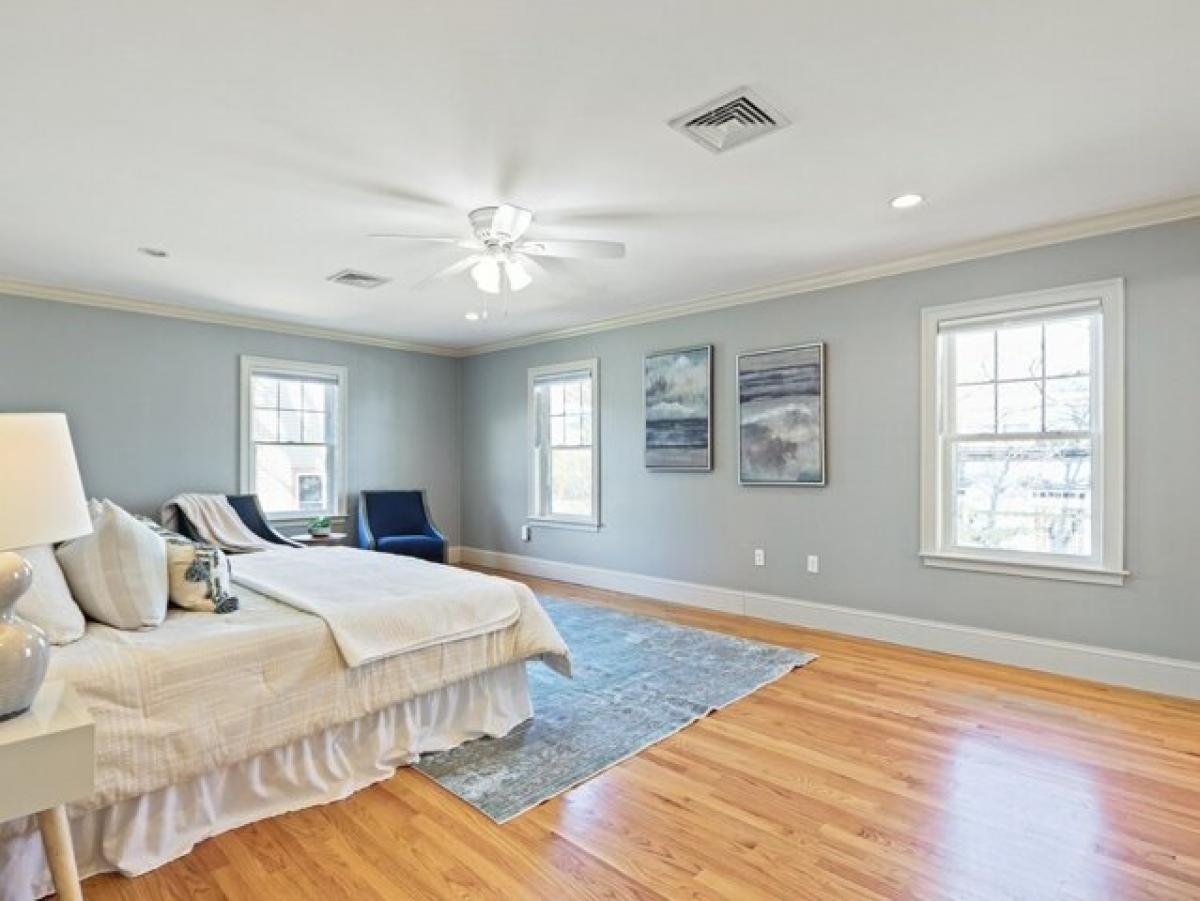 Picture of Home For Sale in West Roxbury, Massachusetts, United States
