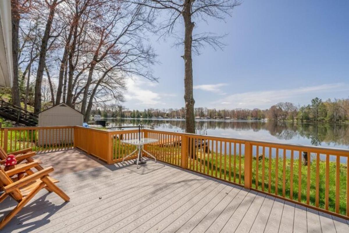 Picture of Home For Sale in Six Lakes, Michigan, United States