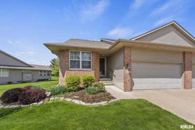 Home For Sale in Bettendorf, Iowa