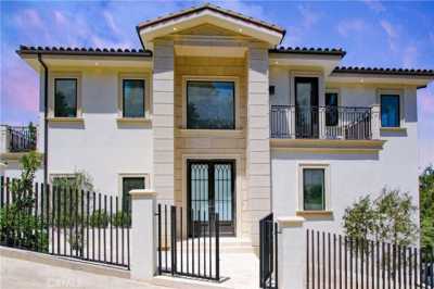 Home For Sale in Tarzana, California