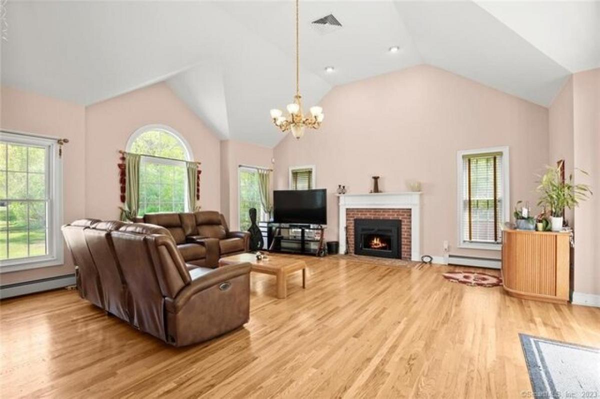 Picture of Home For Sale in Bethany, Connecticut, United States