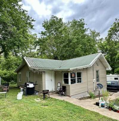 Home For Sale in Thayer, Missouri