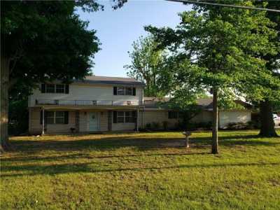 Home For Sale in Crescent, Oklahoma