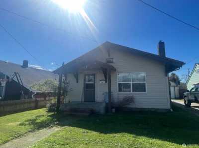 Home For Sale in Kelso, Washington