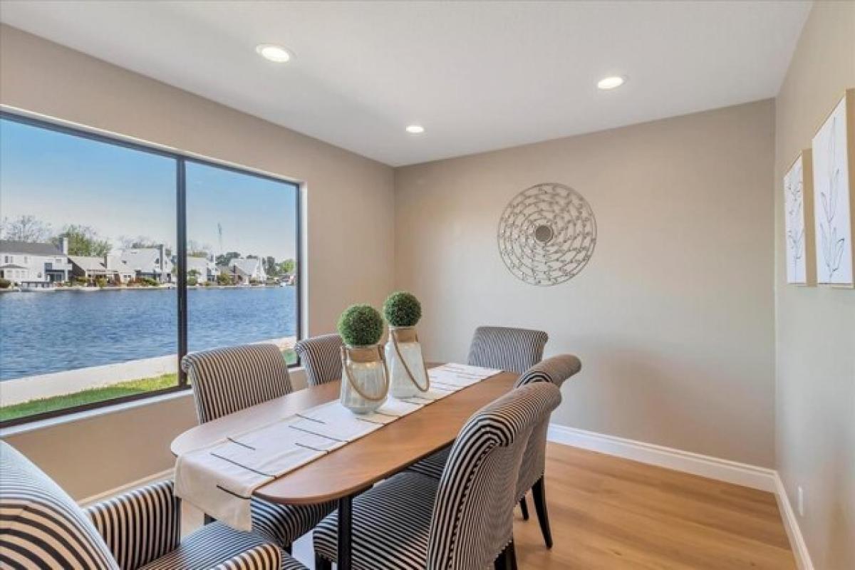 Picture of Home For Sale in Foster City, California, United States