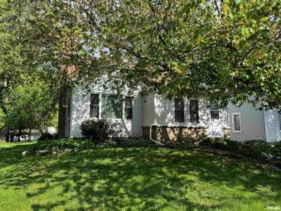 Home For Sale in Williamsfield, Illinois
