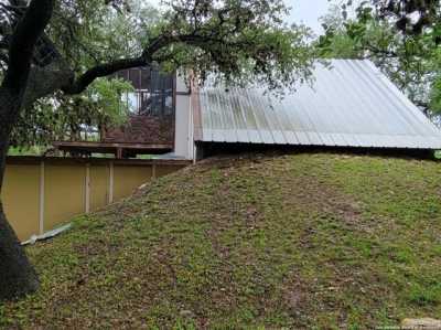 Home For Sale in Pipe Creek, Texas