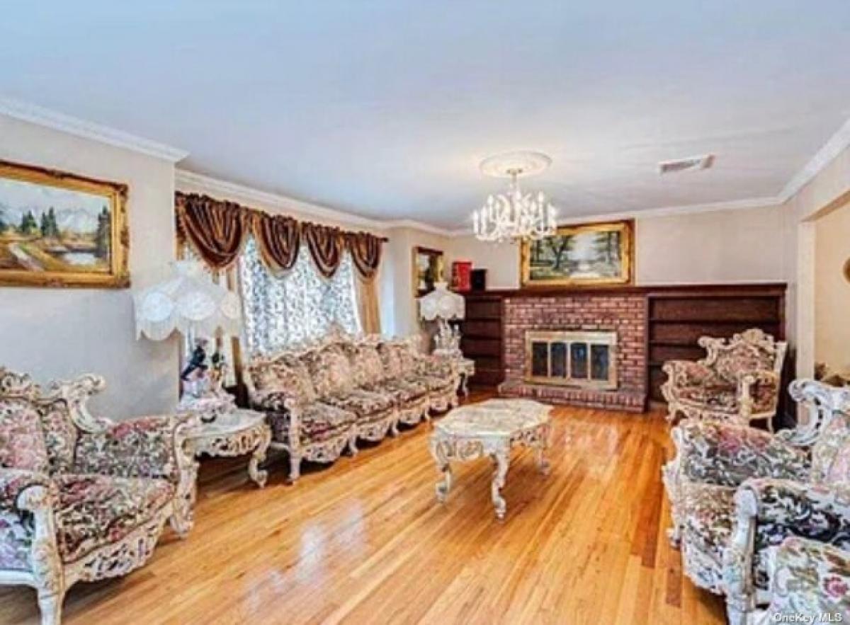Picture of Home For Sale in Syosset, New York, United States