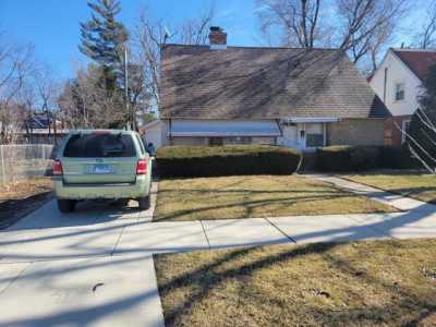 Home For Sale in Lyons, Illinois