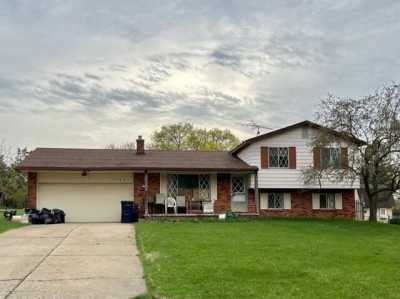 Home For Sale in Fenton, Michigan