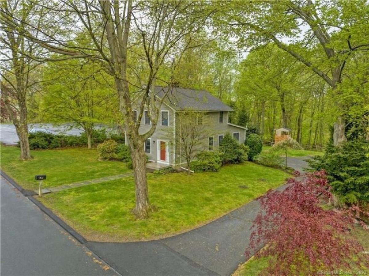 Picture of Home For Sale in Orange, Connecticut, United States