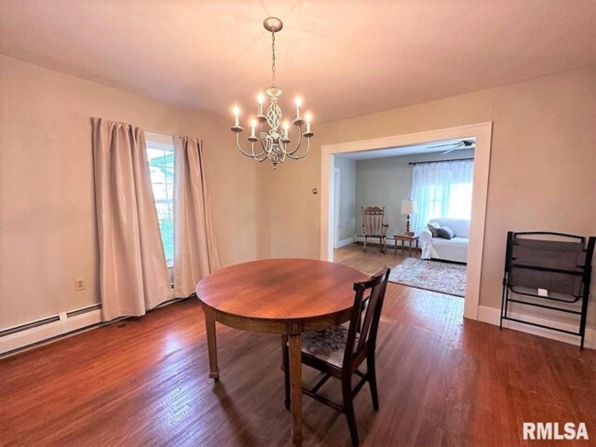 Picture of Home For Sale in Altona, Illinois, United States