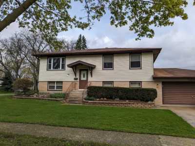 Home For Sale in Hanover Park, Illinois