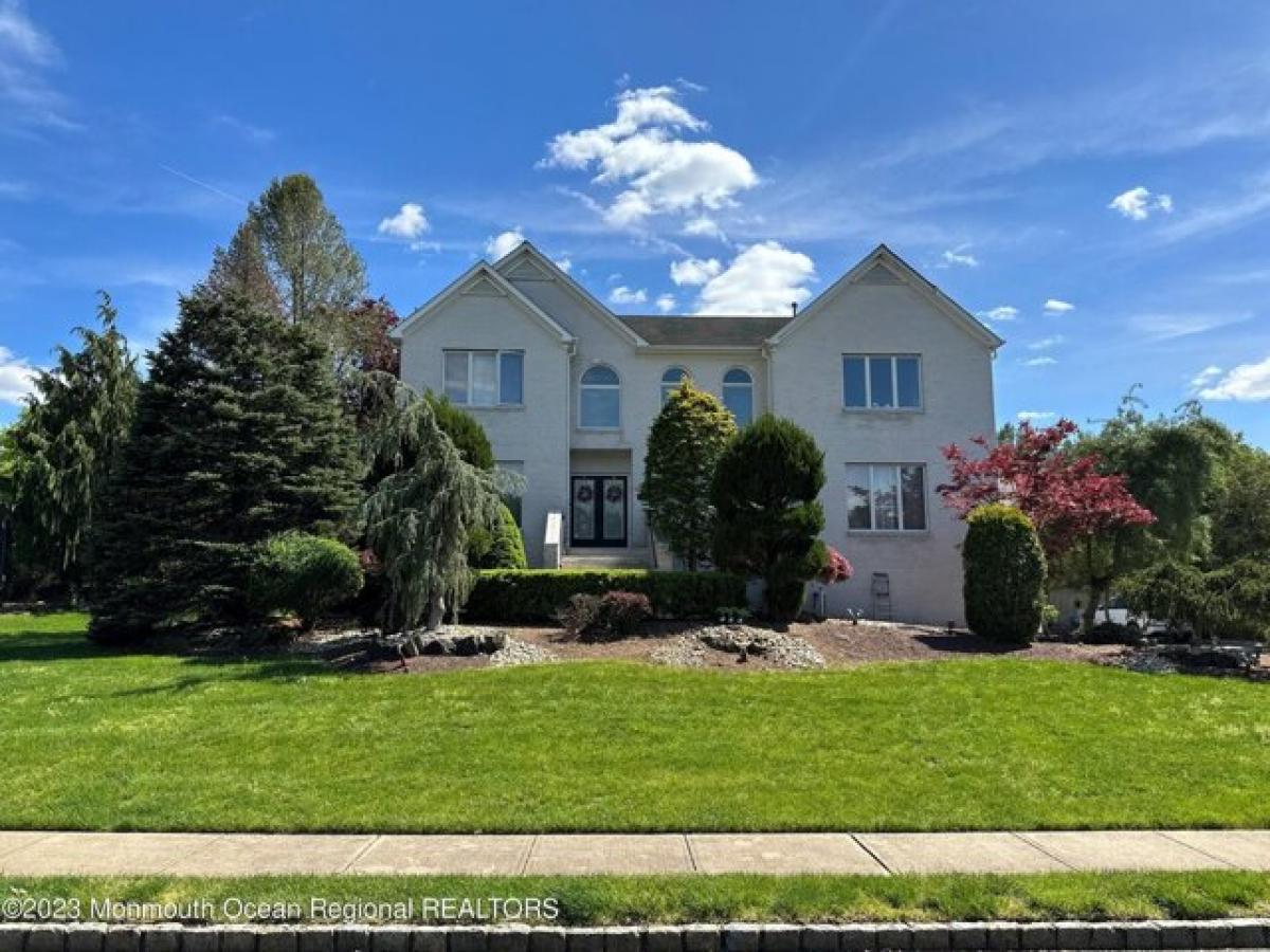 Picture of Home For Sale in Marlboro, New Jersey, United States