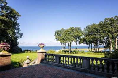 Home For Sale in Lloyd Harbor, New York