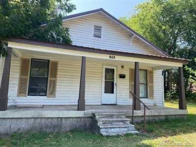 Home For Sale in Holdenville, Oklahoma