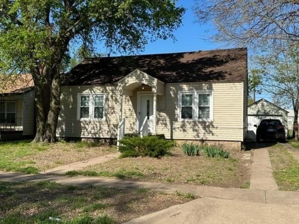 Picture of Home For Sale in Ponca City, Oklahoma, United States