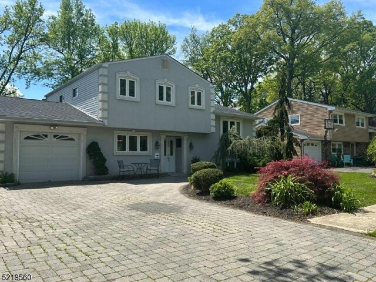 Picture of Home For Sale in Springfield, New Jersey, United States