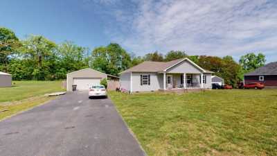 Home For Sale in Westmoreland, Tennessee