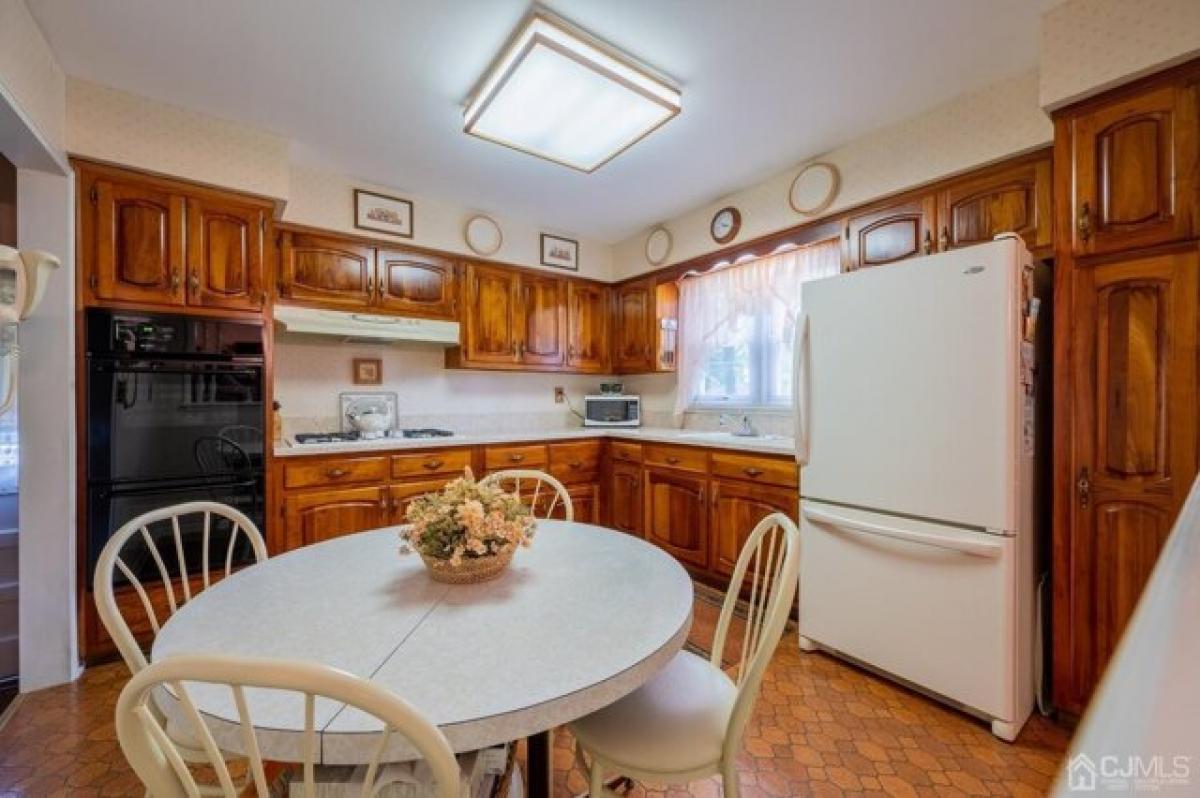 Picture of Home For Sale in Perth Amboy, New Jersey, United States
