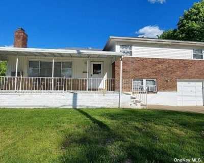 Home For Rent in West Hempstead, New York