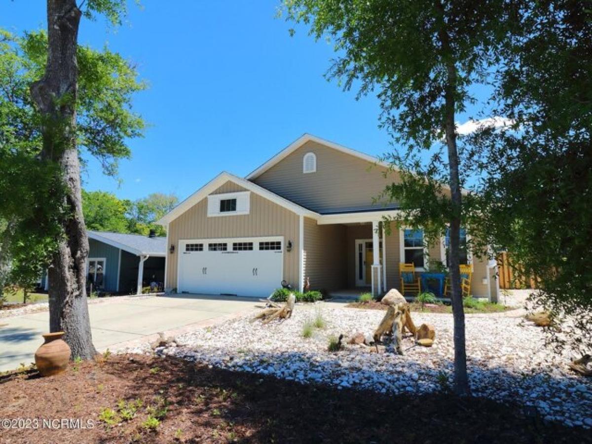 Picture of Home For Sale in Oak Island, North Carolina, United States
